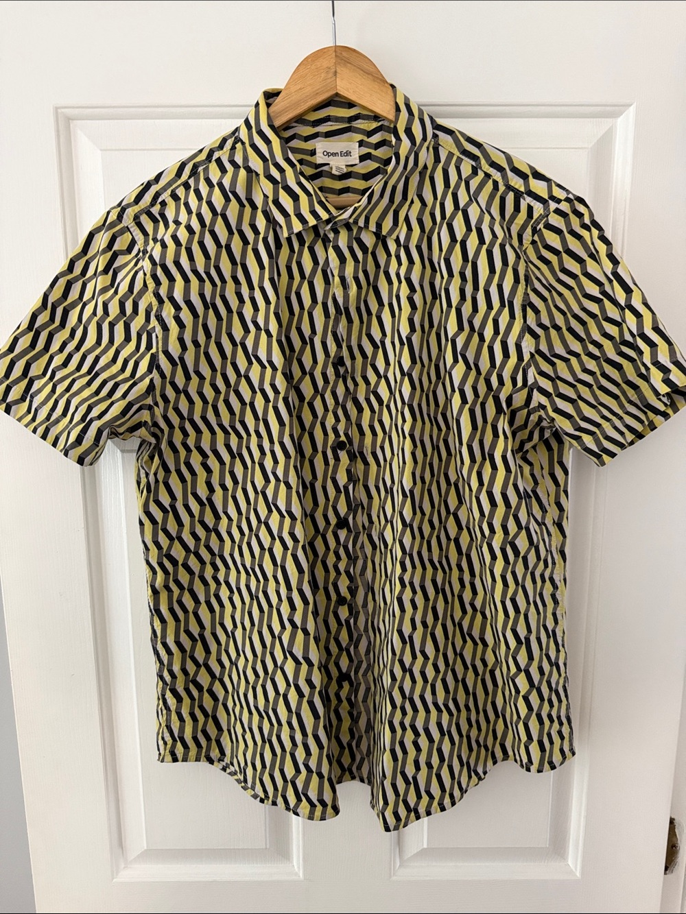 Open Edit Men's Short Sleeve Geometric Button-Down Shirt in Yellow and Black